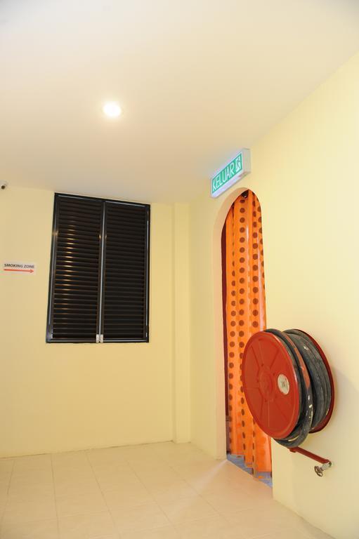 Kuok Pin Hotel Кучинг Екстериор снимка