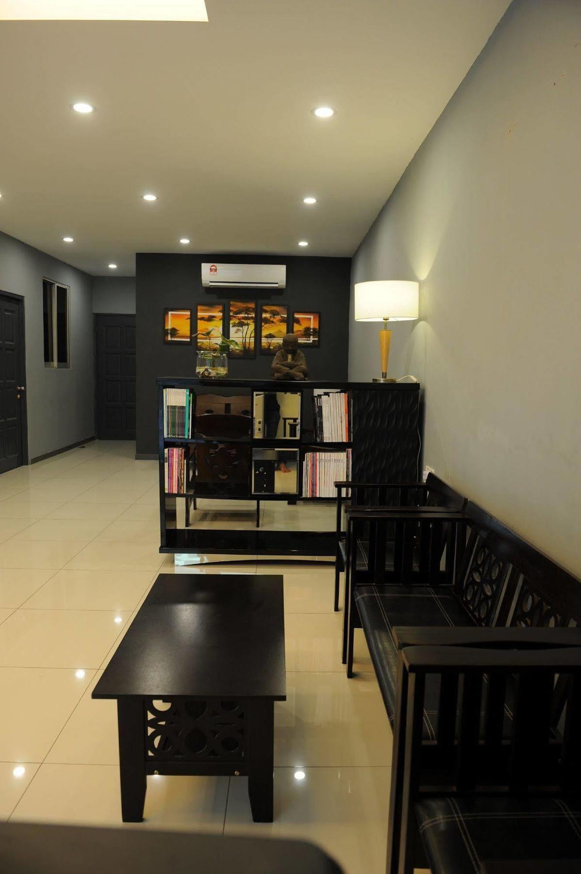 Kuok Pin Hotel Кучинг Екстериор снимка